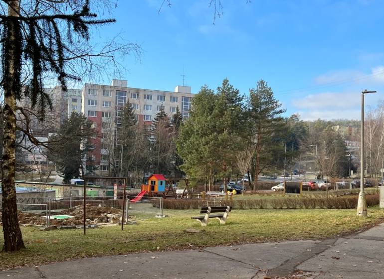 A real estate agent in the Fončorda area is looking for a 2-room apartment in Banská Bystrica.
