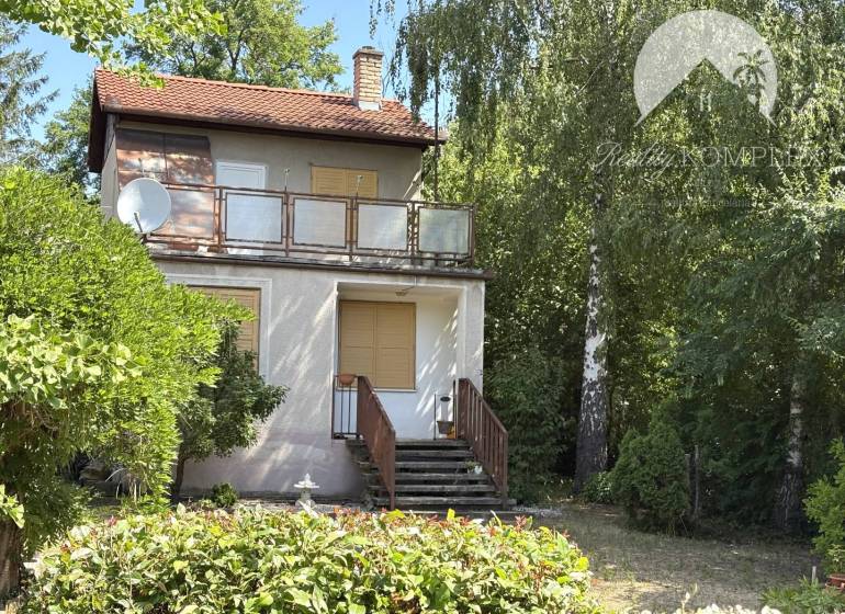 A cottage in Radvaň nad Dunajom, surrounded by greenery with a terrace and satellite.