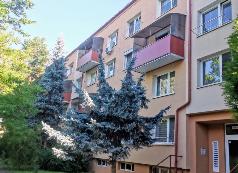 An apartment building on Hviezdoslavova Street in Zlaté Moravce with three floors and balconies.