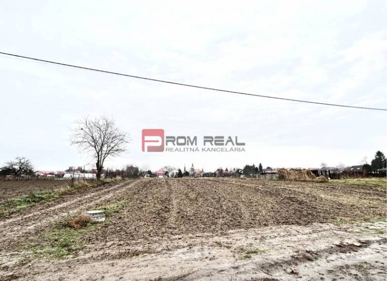 Plots - housing on Robotnícka Street in Tomášov with open land and distant views.