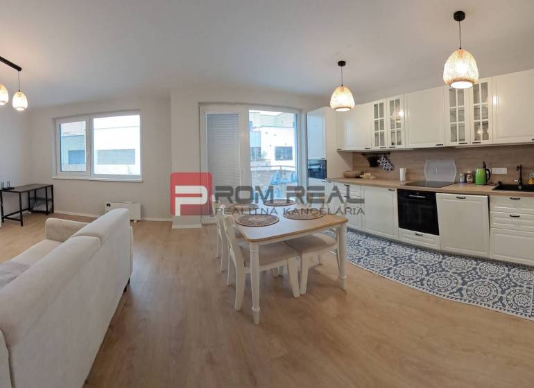 Kitchen with dining area and living room. Spacious studio apartment with a modern kitchen.