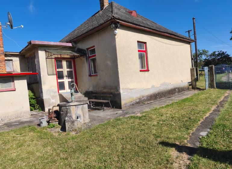 A family house in Obsolovce in Horné Obdokovce with a rustic style and a beautiful garden.