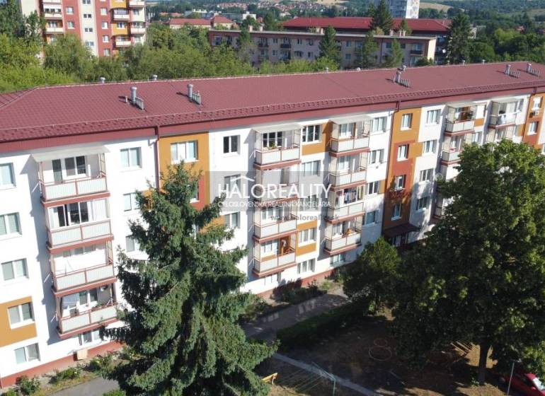 A view of an apartment building in Rimavská Sobota with an offer of a 3-room apartment.
