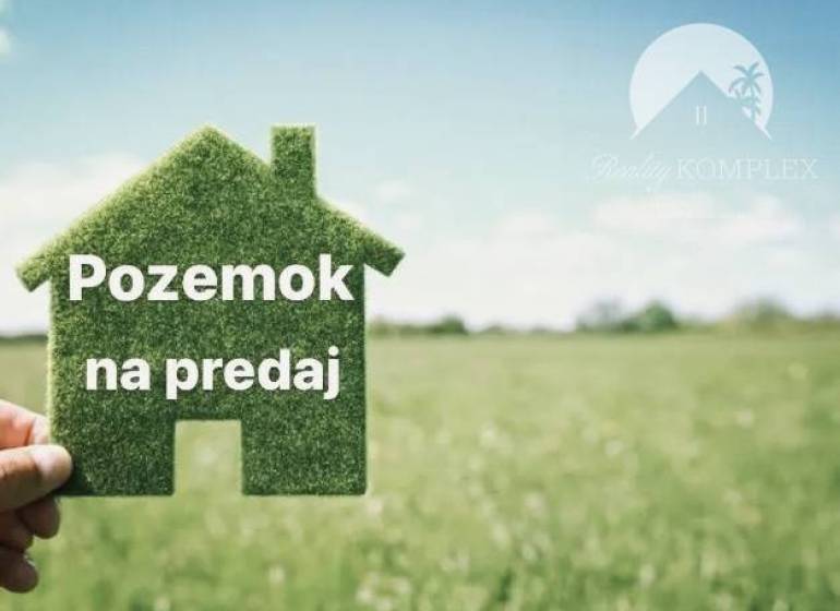 Land offer for housing in Komárno with the Reality Komplex logo.