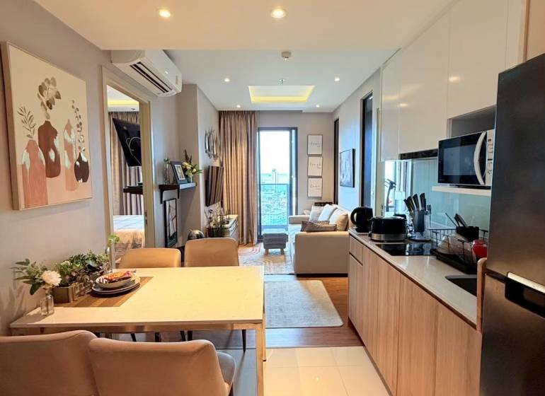 Kitchen and dining area in a 3-room apartment with comfortable seating and a view.