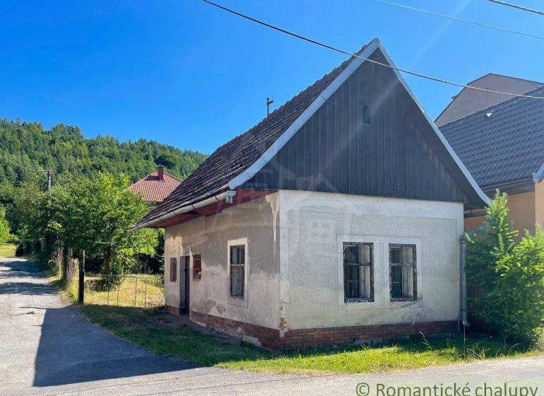 A family house in Banská Bystrica with a traditional gable roof, surrounded by nature.
