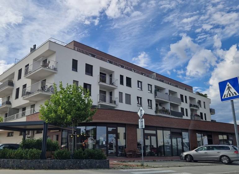 Residential complex with gastronomy spaces on Vtáčia Street in Senec.