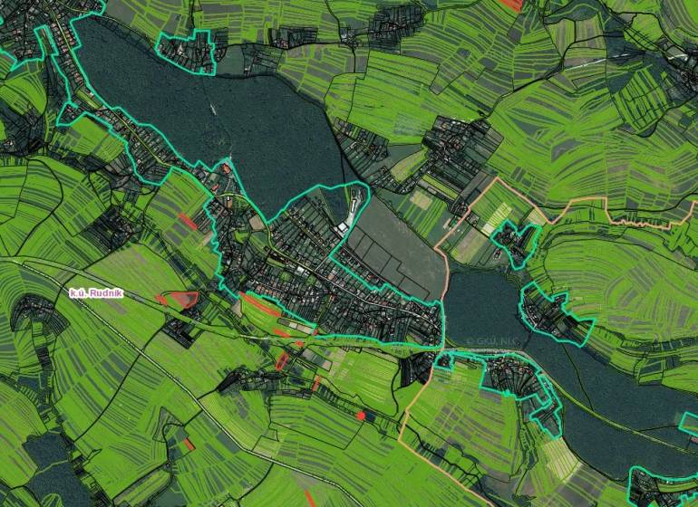 Satellite map of Rudník with agricultural and forest lands, color-coded parcels.