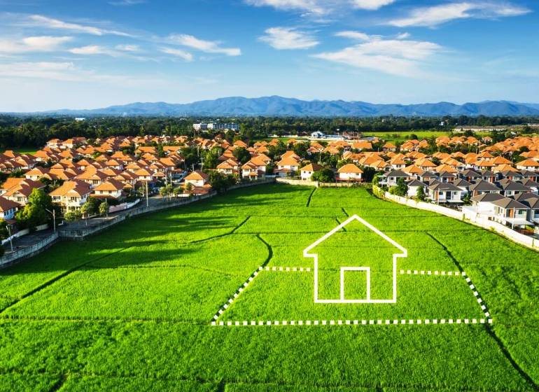Plots - housing in Michalovce with a view of greenery and family houses.