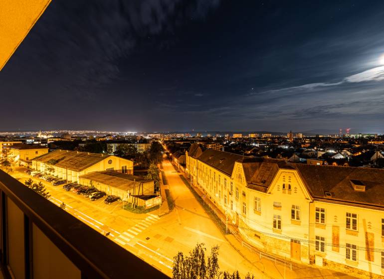 Night panorama from a 3-room apartment with a view of Košice - Juh district, Žižkova Street.