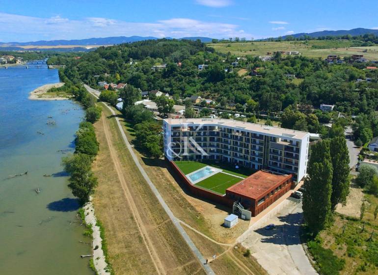 Aerial view of a 3-room apartment by the river in the town of Banka.