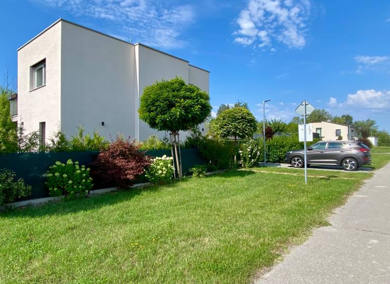 A family house in Vojka nad Dunajom with an adjacent garden and parking space on the property.