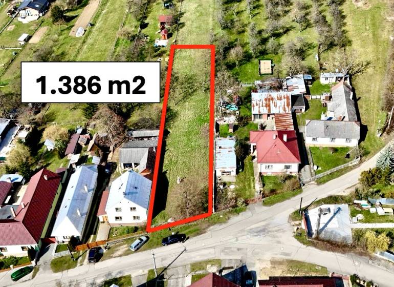 Land for house construction in Moravské Lieskové, area 1,386 m2, surrounded by houses.
