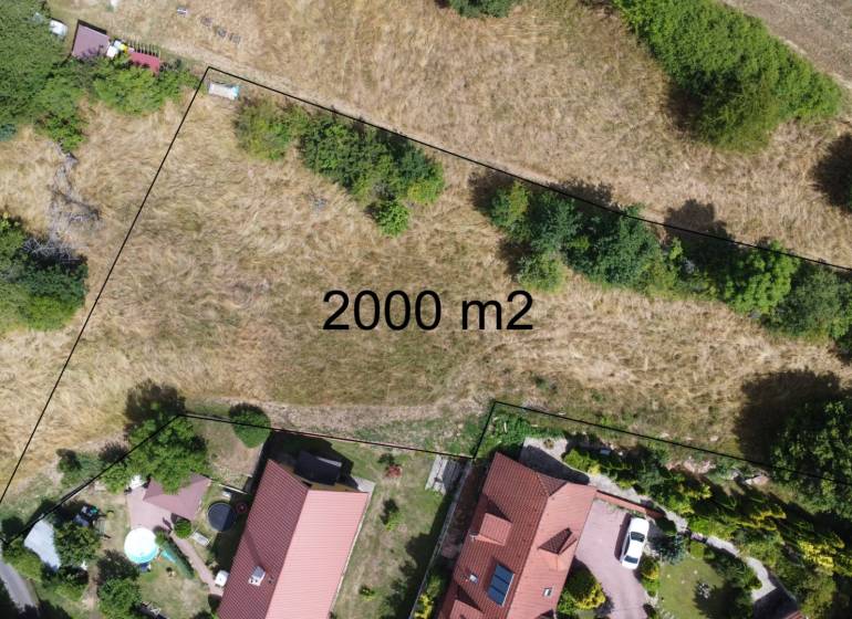 Aerial view of a 2000 m² plot suitable for residential use in Banská Štiavnica on SNP Street.