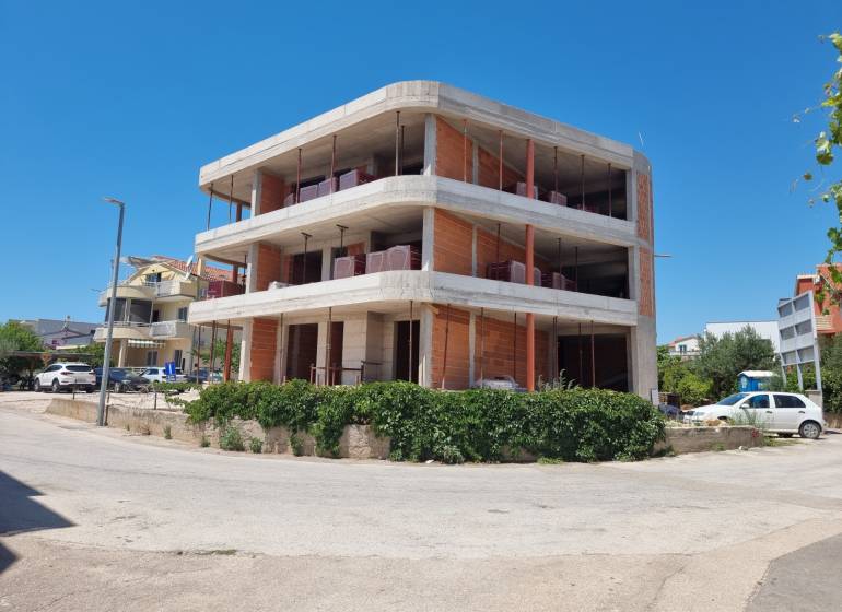 An unfinished building with reinforced concrete and brick construction in the city of Vodice.