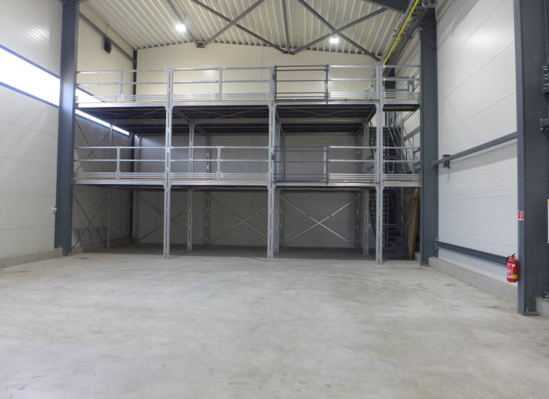Industrial interior with an iron structure for storage and organization of goods.