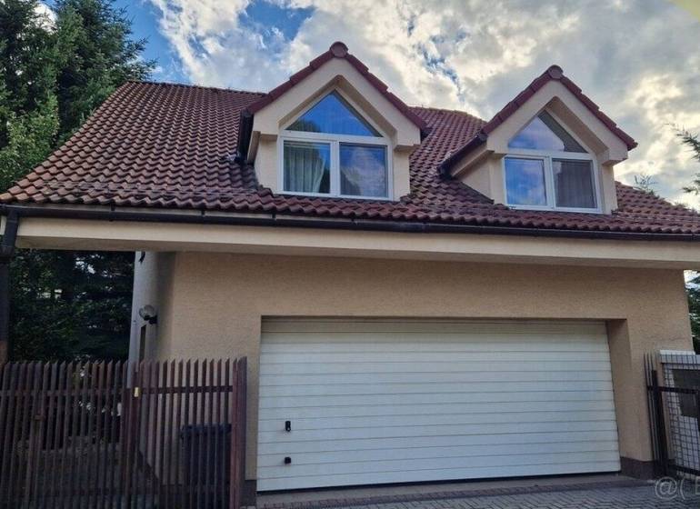 Family house on Mozartova Street in Bratislava - Staré Mesto with a double garage.