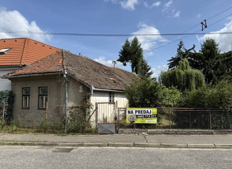 Older house for sale in Zlaté Moravce with land for residential use.