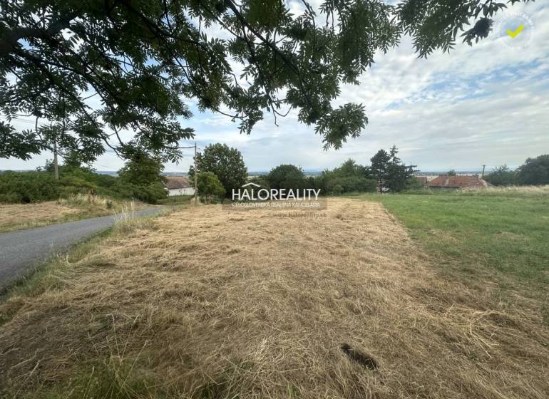 Grassy Plots - living in Rybník with a view of the village and surrounding nature.