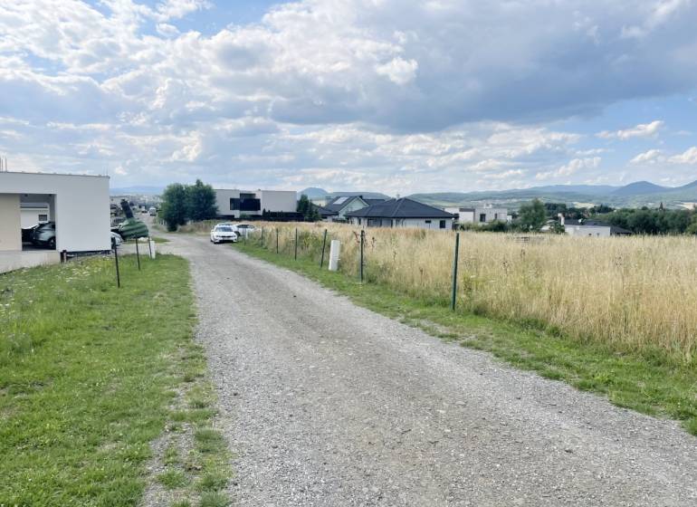 Plots - housing on Vodárenská Street in Ľubotice with a cottage road and a view of the countryside.