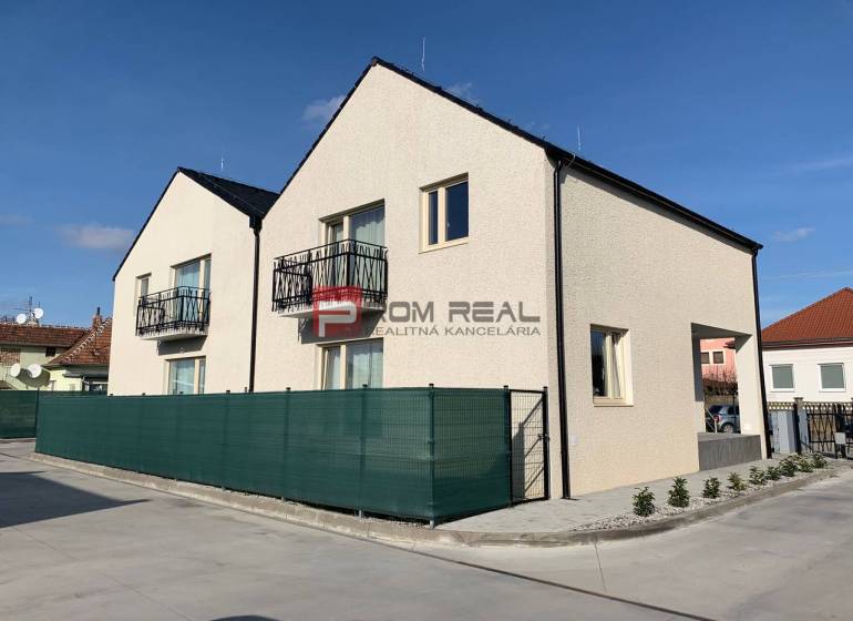 Family house with balconies on Pekná Street in Ivanka pri Dunaji, 3-room apartment.