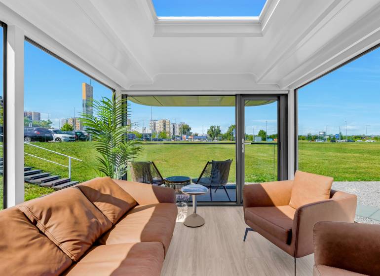 Space capsule house VESSEL E7 with balcony, 38 m2