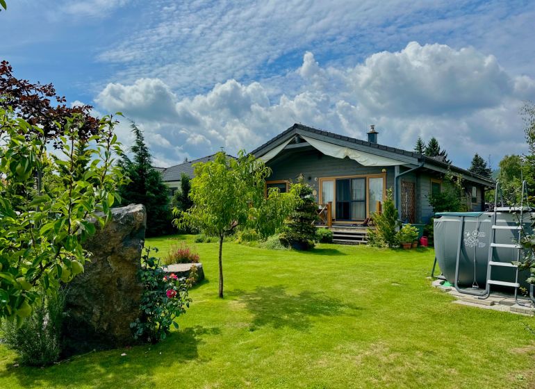 COZY FAMILY HOUSE WITH A LARGE GARDEN AND MODERN TECHNOLOGIES - ČASTÁ