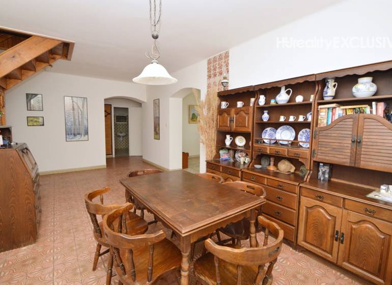 A dining room in a family house with wooden furniture and decorative ceramic accessories.