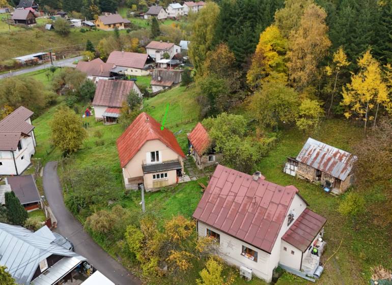 An aerial view of family houses surrounded by greenery in Veľké Rovné.