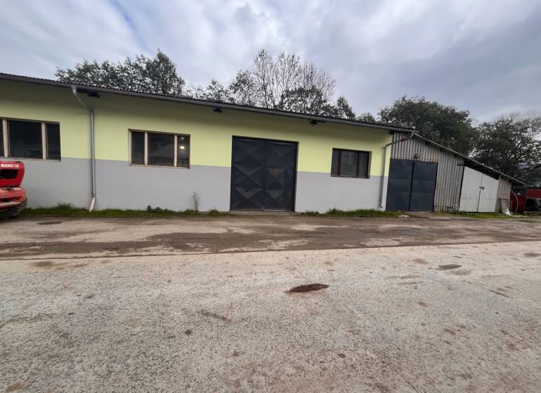Warehouses and halls in Olešná, a building with a gate and windows, outdoor space.