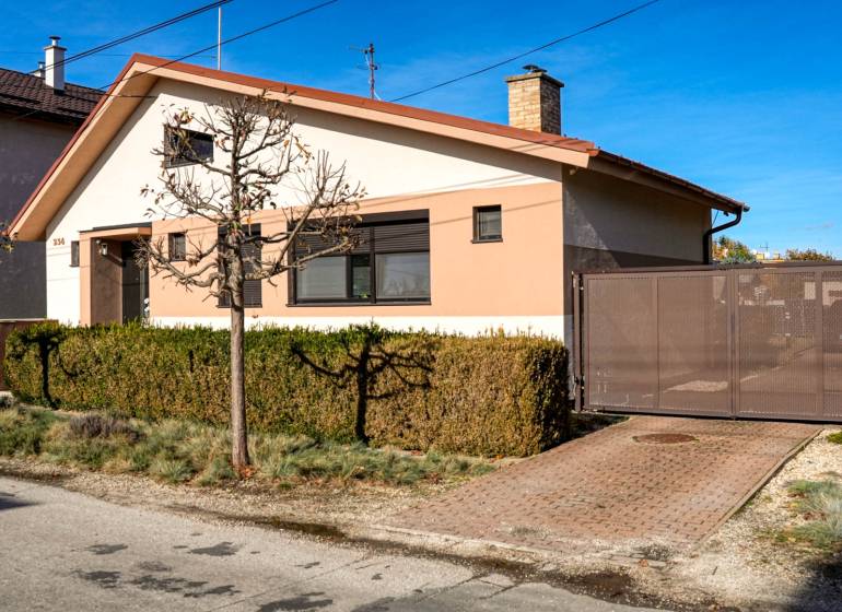 A family house on Južná Street in Veľké Orvište with a garden and a driveway.