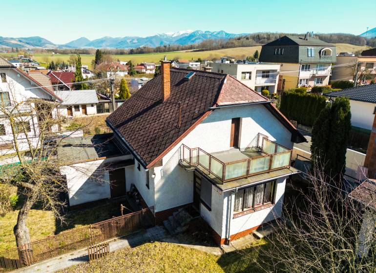 A family house on Na kopci Street in Žilina with a view of the mountainous landscape.
