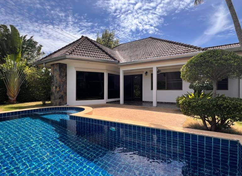 A villa in Pattaya with a pool, surrounded by greenery and a peaceful atmosphere for relaxation.