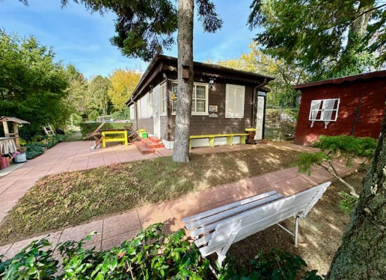 A garden with a cottage on a residential plot in Bratislava - Karlova Ves on Hany Meličkovej.
