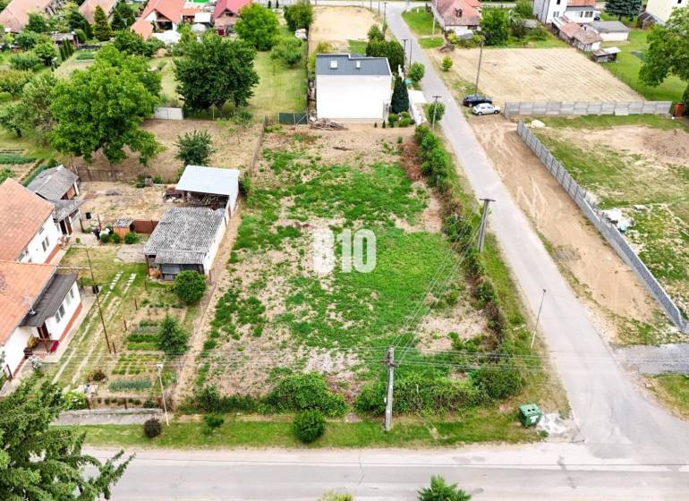 Aerial view of residential plots in Bardoňovo with surrounding houses and gardens.