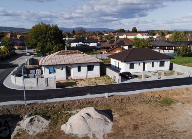 Living in Horné Štitáre: Properties under construction, peaceful location, newly built roads.