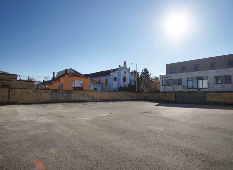 Sunny plots in Nové Zámky with views of the surrounding buildings suitable for living.