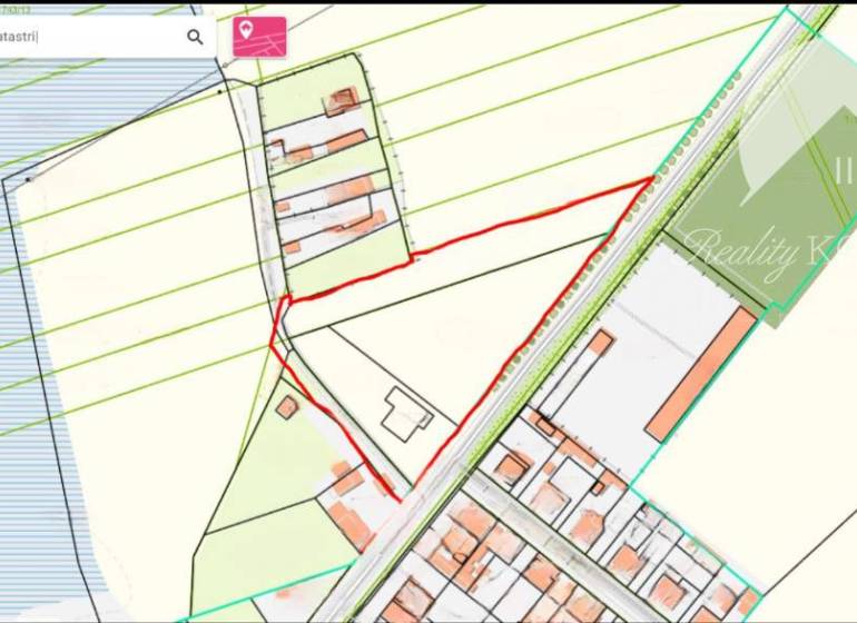 The cadastral map in Komárno marks the plots - housing.