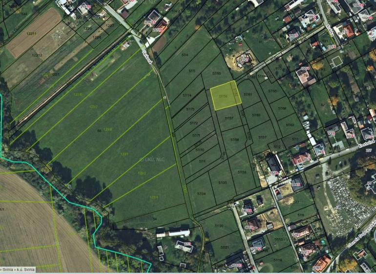 Cadastral map of plots - housing in Svinia with marked parcels and streets.