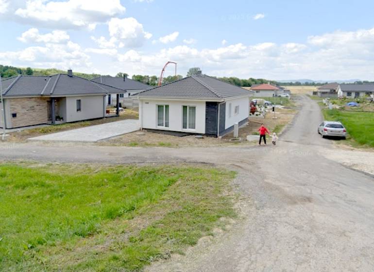 New family houses in Modrovka for residential plots, surrounded by green areas.