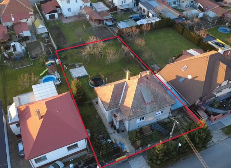 A family house on Slnečná Street in Nové Mesto nad Váhom with a garden and a swimming pool.