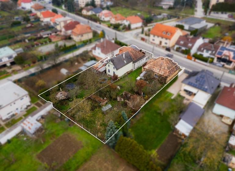 A family house on Partizánska Street in Bánovce nad Bebravou with a large plot of land.