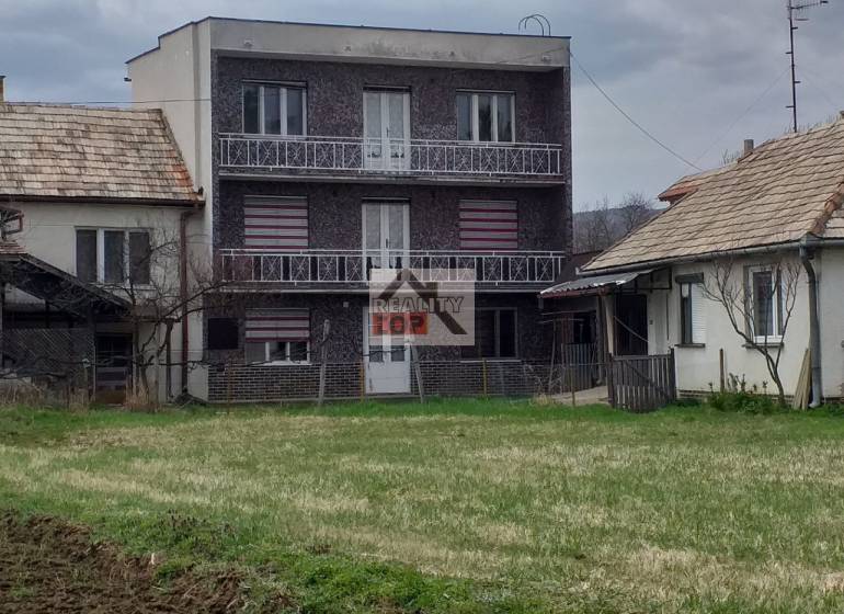 A family house in the town of Studená with a garden and three floors, outdoor balconies.