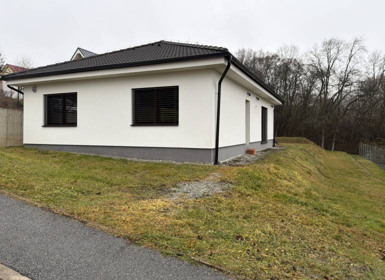 A family house on a quiet street in Ploské surrounded by greenery and grassy surroundings in Ploské.