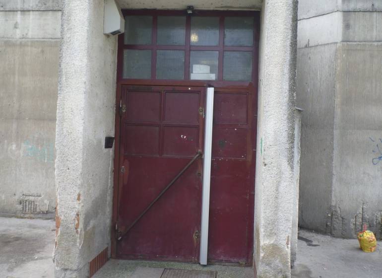 Entrance to the building at Stavbárska Street 34-36 in Bratislava - Vrakuňa, Studio Apartment.