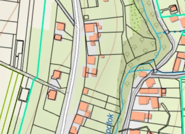 Map of residential plots in Horný Vadičov, including Vodický Creek and access roads.