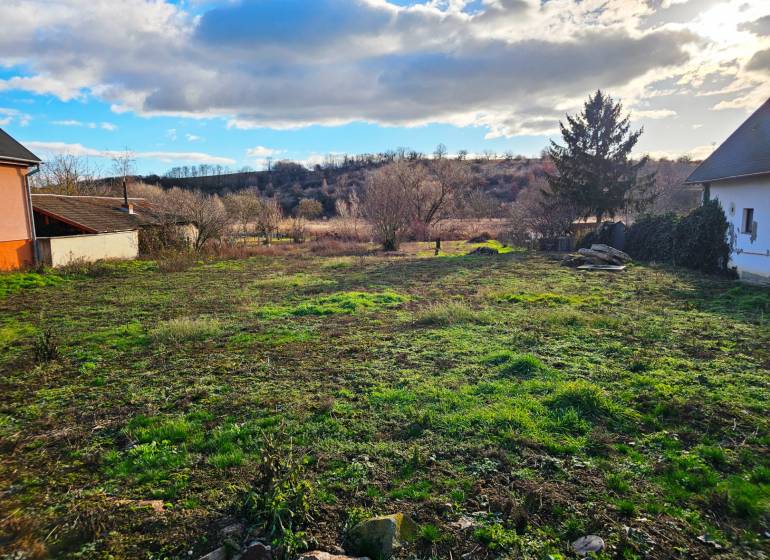 Land for residential use in the village of Čifáre on Čifáre Street, with a grassy surface and surroundings.