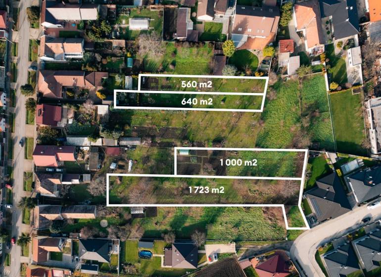 Aerial view of residential plots of various sizes in Vlčkovce.
