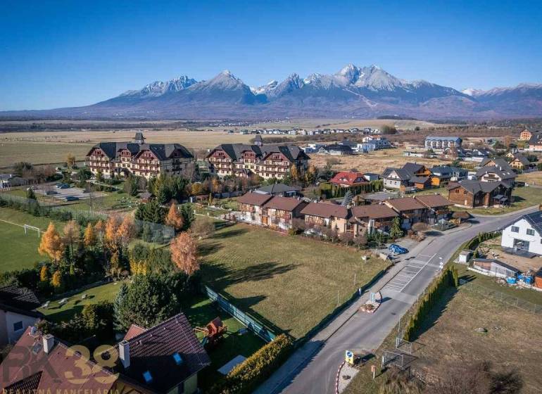 Land plots for housing in Veľká Lomnica with a panorama of the High Tatras.
