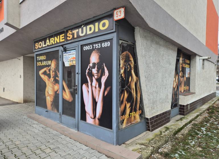 Solar studio on the corner of Galanta Street in the city of Galanta, commercial premises.